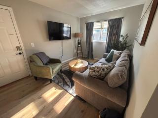 Bright & Convenient Living Near K-State Unit 6 - Manhattan - 0