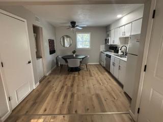 Bright & Convenient Living Near K-State Unit 6 - Manhattan - 5