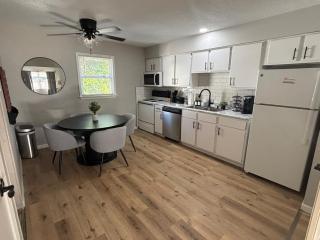 Bright & Convenient Living Near K-State Unit 6 - Manhattan - 4
