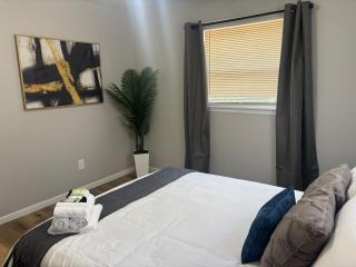 Bright & Convenient Living Near K-State Unit 6 - Manhattan - 1