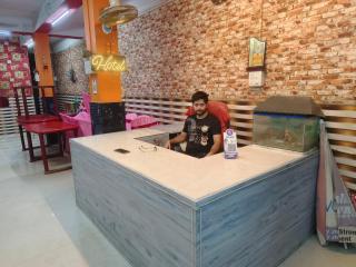 Meera Hotel And Lodging - 1