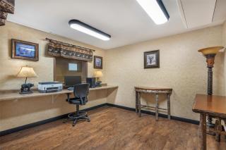 Best Western Plus Kelly Inn & Suites - 2