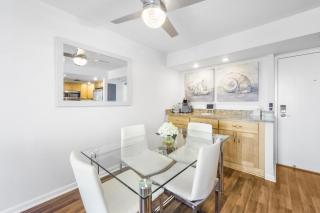 Penthouse beachfront condo with pool/fitness/grills - 4