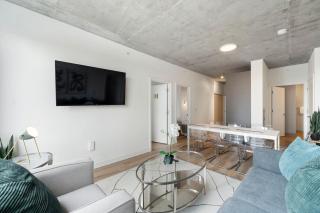 High-Rise 4BR w Views Comfort & Space - 6