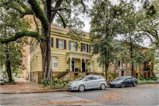 Savannah Garden on Historic E Jones St - 6