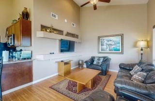 Lakefront Gem: Private Dock Access and Expansive Hill Country Views - 3