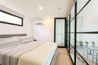 Casco Viejo 2BR Loft - Rooftop Pool Gym & Balcony - 3