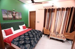 VMP Villa Home Stay - Tājganj - 8