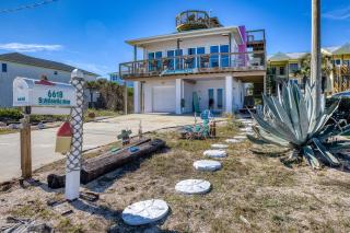 'Little Latitude' High Tide - Oceanfront Home with Crow's Nest! - 2