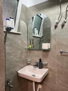 Tirana's nest - 7