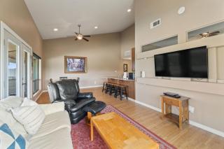 Vineyard Duplex Retreat: Lakefront Views with Private Dock Access - 8