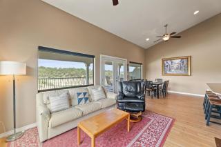 Vineyard Duplex Retreat: Lakefront Views with Private Dock Access - 9