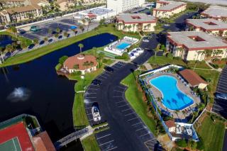 Spacious 2BR Resort Condo Beach, Hot Tubs & Family-Friendly Fun - 9