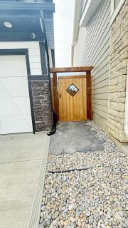 Rustic Rocky Retreat - Calgary - 4