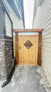 Rustic Rocky Retreat - Calgary - 5