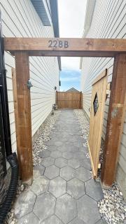 Rustic Rocky Retreat - Calgary - 6