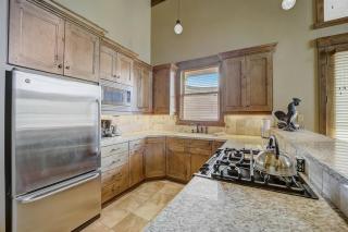 2 Condos Ski-inSki-out at Deer Valley Hot Tubs Mont Cervin by AvantStay - 2