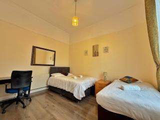 Near City-Birkenhead rooms for 5 - Birkenhead - 0