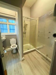 Near City-Birkenhead rooms for 5 - Birkenhead - 2
