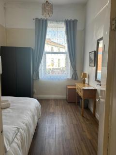 Near City-Birkenhead rooms for 5 - Birkenhead - 1