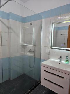 Armend's Apartment's - 8
