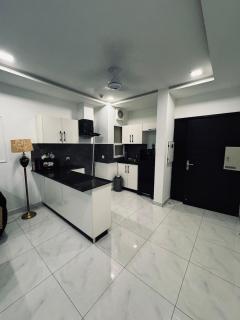 Artistic & Elegant 1BHK With Pool , Cinema and Gym - Lahore - 3