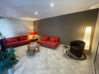 La Nomalina - - 7