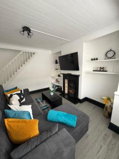 Serenity Home Stays Near Watford Junction - 0