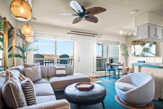 Scoop Deck - Dock Pool & Balcony Views - 9