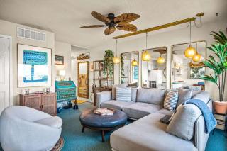 Scoop Deck - Dock Pool & Balcony Views - 2