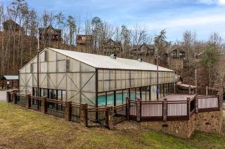 The Bears House by American Patriot Getaways - 8