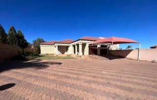 Home 14th on Fuchs! - Polokwane - 8