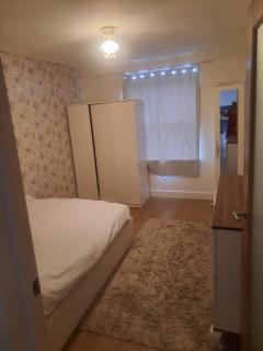 Luxury One-bedroom Flat - 3