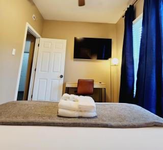Spacious 6-Bedroom Retreat in Central Lafayette Perfect for Groups & Families - 5