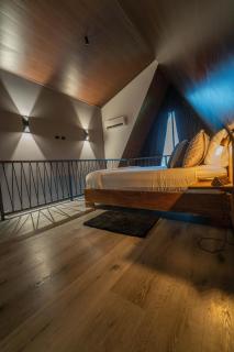 Charming Volcano Retreat w Hot Tub & Deck - 2