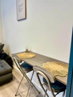 City Centre 2BR Flat with parking, Sleeps 6 - Nottingham - 5