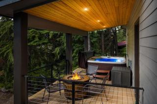 Sleeps 14 Hot Tub Sauna Fire Pit Stunning Views - 9