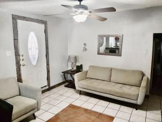 Entire 3 bedroom House Near Lee Trevino - 5