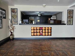 Marina Hotel - Port Alberni - 1