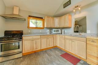 Fish and Hike Wooded Home with Deck in Dexter - Dexter - 6