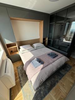 Modern City View Apartment near Medical College Free Street Parking - 6