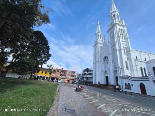 Habitacion privada independiente con parking privado - 1