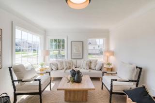 Elegant 4BR Deck & Office - 0