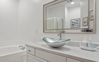 Beachy Villa! Just Renovated, Pools, 2 Min to the Beach - Gulfport - 7