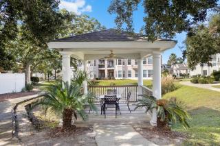Beachy Villa! Just Renovated, Pools, 2 Min to the Beach - Gulfport - 2