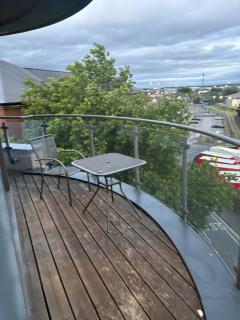 Rooftop 2 Bed Penthouse, Hot Tub, Wrapped Balcony, Free Parking, Train Station Location by Opulent Stays - Derby - 1