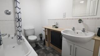 Modern House - 4 Bedrooms - FamilyFriendly - 8