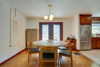Woodstock Getaway with Hot Tub about 2 Mi to Dtwn! - Woodstock - 1