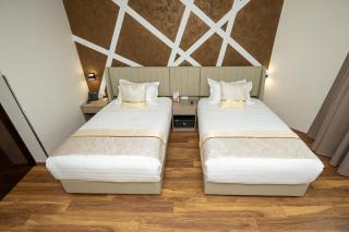 Sky Hotel Tirana - 3