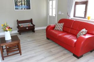 Coaches Corner - Accessible Self-Catering Guest Suite - 5 Minutes Drive from town - Singles or Super-King and Sofa Bed - 3